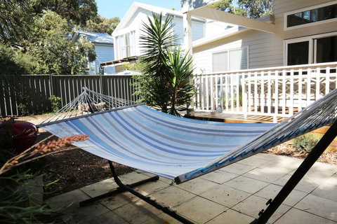 Calming Waters - Pet Friendly - Community Pool - E Caravan Parks 34