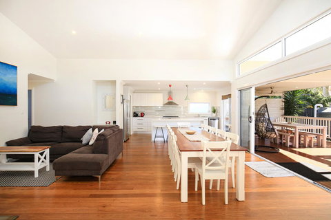 Calming Waters - Pet Friendly - Community Pool - E Caravan Parks 12