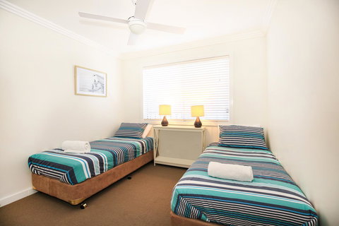Calming Waters - Pet Friendly - Community Pool - E Caravan Parks 18