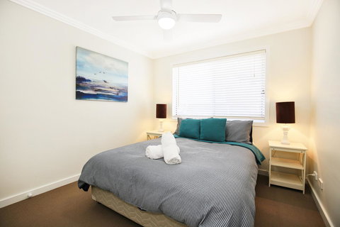 Calming Waters - Pet Friendly - Community Pool - E Caravan Parks 17