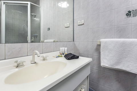 Comfort Inn & Suites Goodearth Perth - E Caravan Parks 5