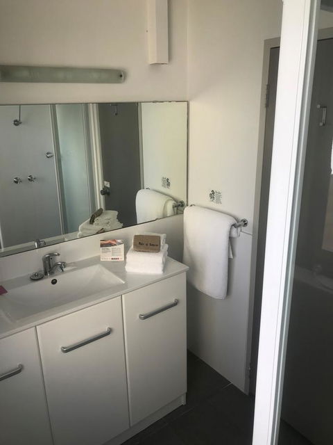 Comfort Inn & Suites Goodearth Perth - E Caravan Parks 2