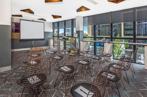 Rydges Perth Kings Square - E Caravan Parks 16