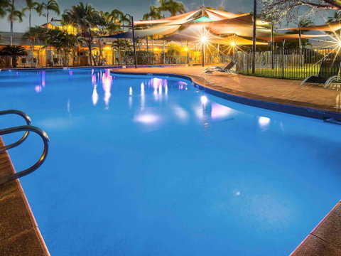 The Continental Hotel - E Caravan Parks 43