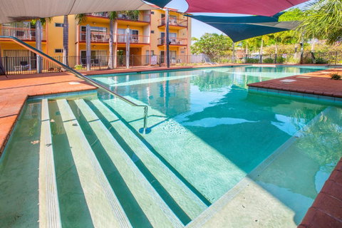 The Continental Hotel - E Caravan Parks 6