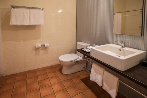 The Continental Hotel - E Caravan Parks 39