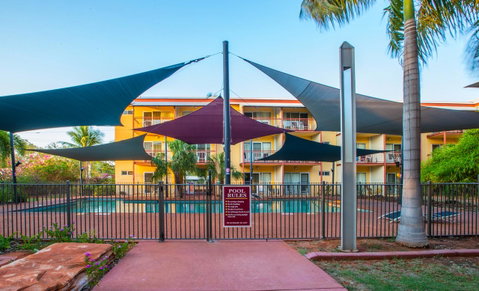 The Continental Hotel - E Caravan Parks 14