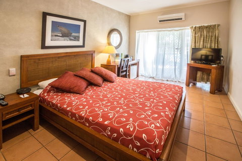 The Continental Hotel - E Caravan Parks 35