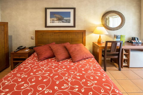 The Continental Hotel - E Caravan Parks 34