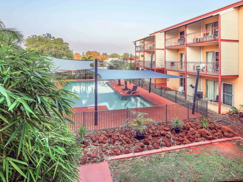 The Continental Hotel - E Caravan Parks 36