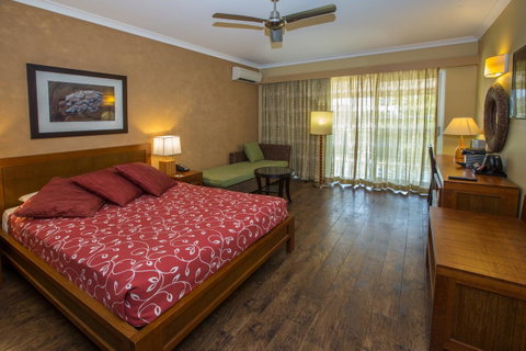 The Continental Hotel - E Caravan Parks 1