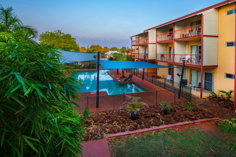 The Continental Hotel - E Caravan Parks 25