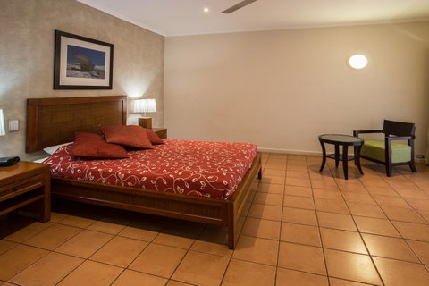 The Continental Hotel - E Caravan Parks 37