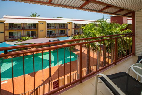 The Continental Hotel - E Caravan Parks 18