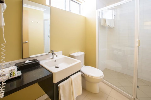 The Continental Hotel - E Caravan Parks 16