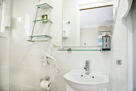 Nelson Bay Bed & Breakfast - E Caravan Parks 25