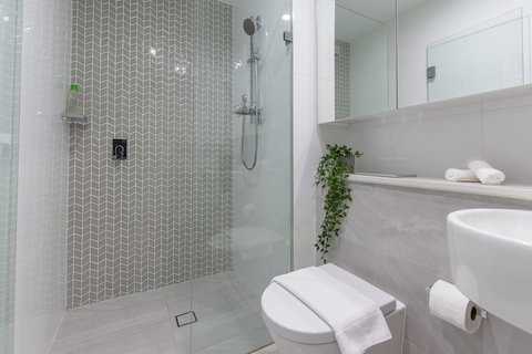 Inner City Stylish Apt Walk To Green Square - E Caravan Parks 12