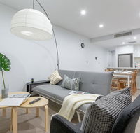 Inner City Stylish apt Walk to Green Square - E Caravan Parks