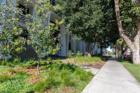 Inner City Stylish Apt Walk To Green Square - E Caravan Parks 17