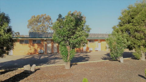 Junee Motor Inn - E Caravan Parks 7