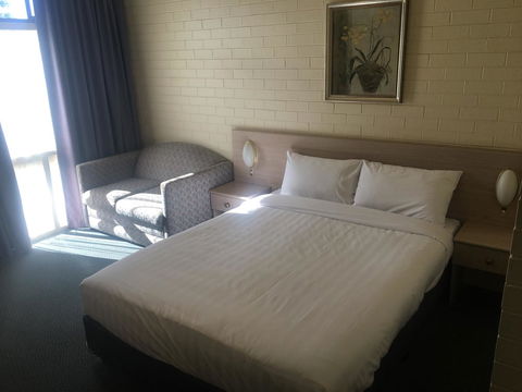Junee Motor Inn - E Caravan Parks 14