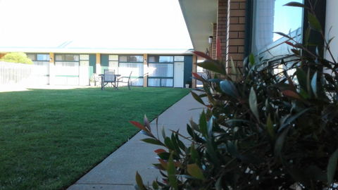 Junee Motor Inn - E Caravan Parks 9