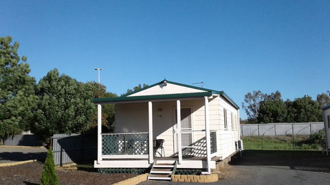 Junee Motor Inn - E Caravan Parks 22