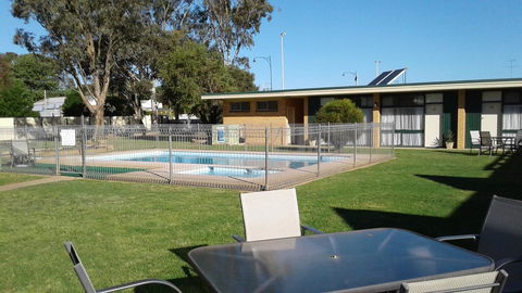 Junee Motor Inn - E Caravan Parks 11