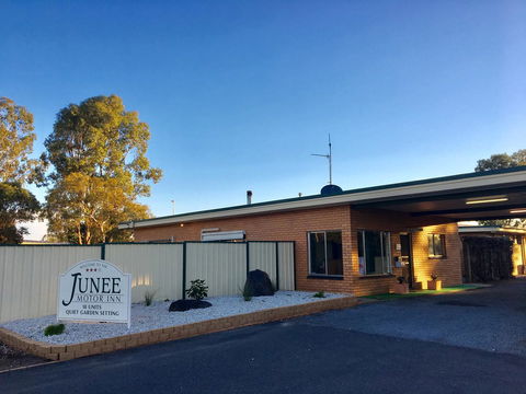 Junee Motor Inn - E Caravan Parks 12