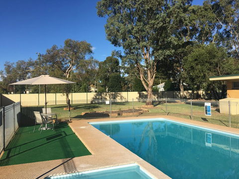 Junee Motor Inn - E Caravan Parks 17