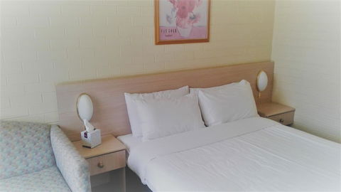 Junee Motor Inn - E Caravan Parks 2
