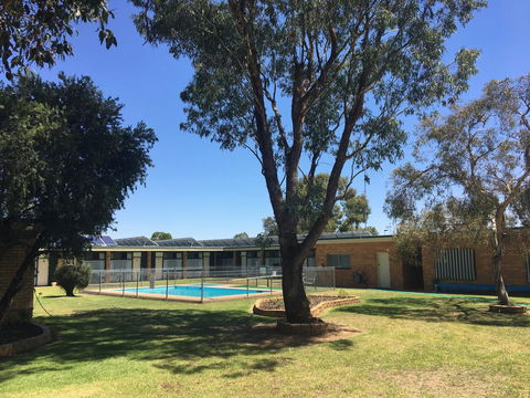 Junee Motor Inn - E Caravan Parks 25