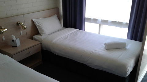 Junee Motor Inn - E Caravan Parks 4