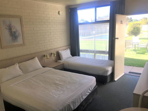 Junee Motor Inn - E Caravan Parks 19