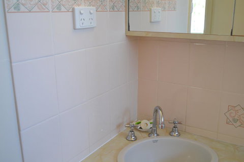 Sundial Holiday Units - E Caravan Parks 43