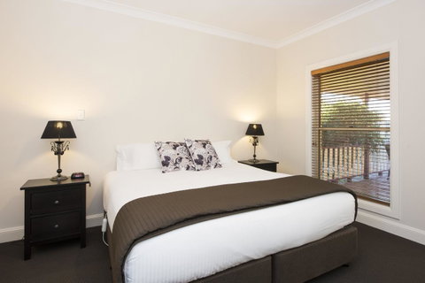 Colonial Court Villas - E Caravan Parks 13