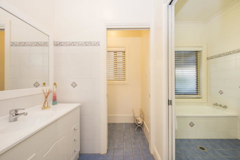 Colonial Court Villas - E Caravan Parks 6