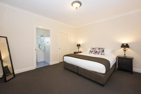 Colonial Court Villas - E Caravan Parks 14