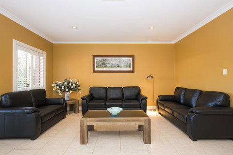 Colonial Court Villas - E Caravan Parks 16