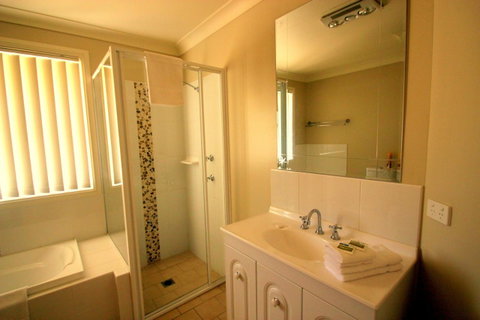 Colonial Court Villas - E Caravan Parks 29