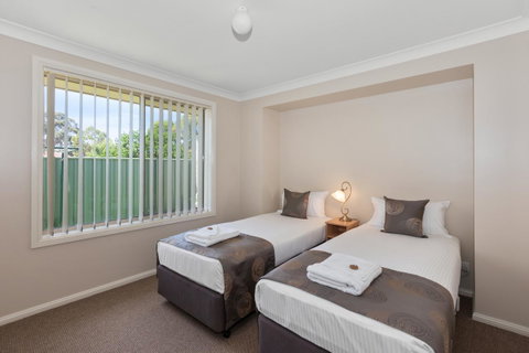 Colonial Court Villas - E Caravan Parks 37