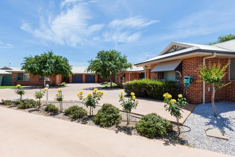 Colonial Court Villas - E Caravan Parks 28