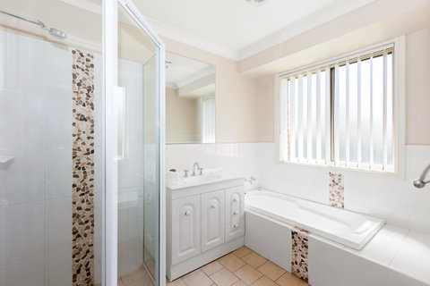 Colonial Court Villas - E Caravan Parks 18