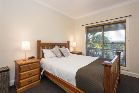 Colonial Court Villas - E Caravan Parks 12