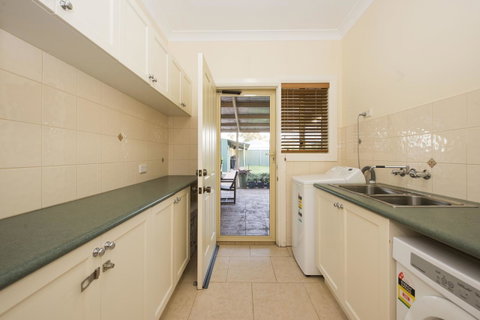 Colonial Court Villas - E Caravan Parks 7