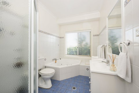 Colonial Court Villas - E Caravan Parks 10