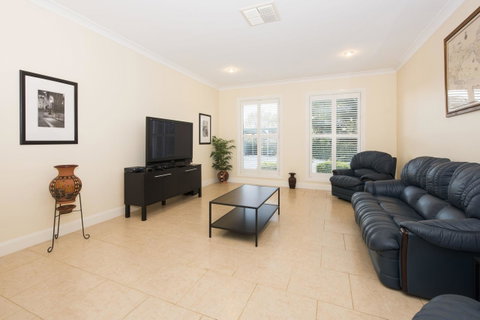 Colonial Court Villas - E Caravan Parks 8