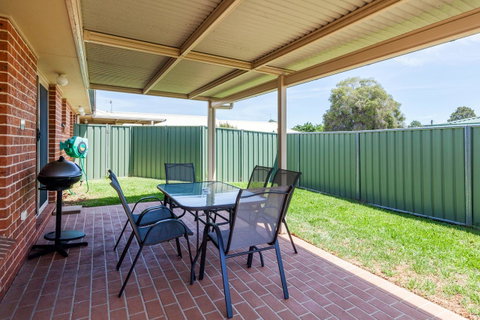 Colonial Court Villas - E Caravan Parks 0