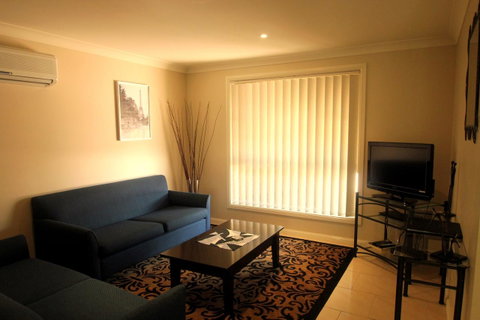 Colonial Court Villas - E Caravan Parks 31