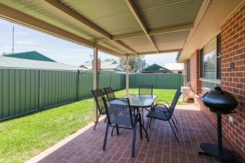 Colonial Court Villas - E Caravan Parks 32